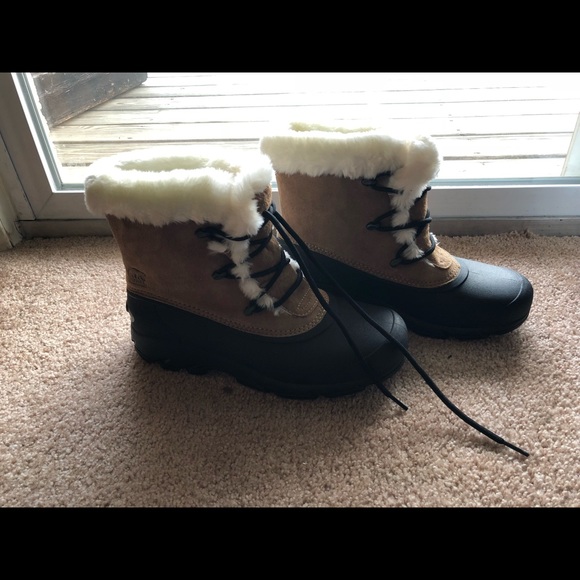 sorel snow angel lace